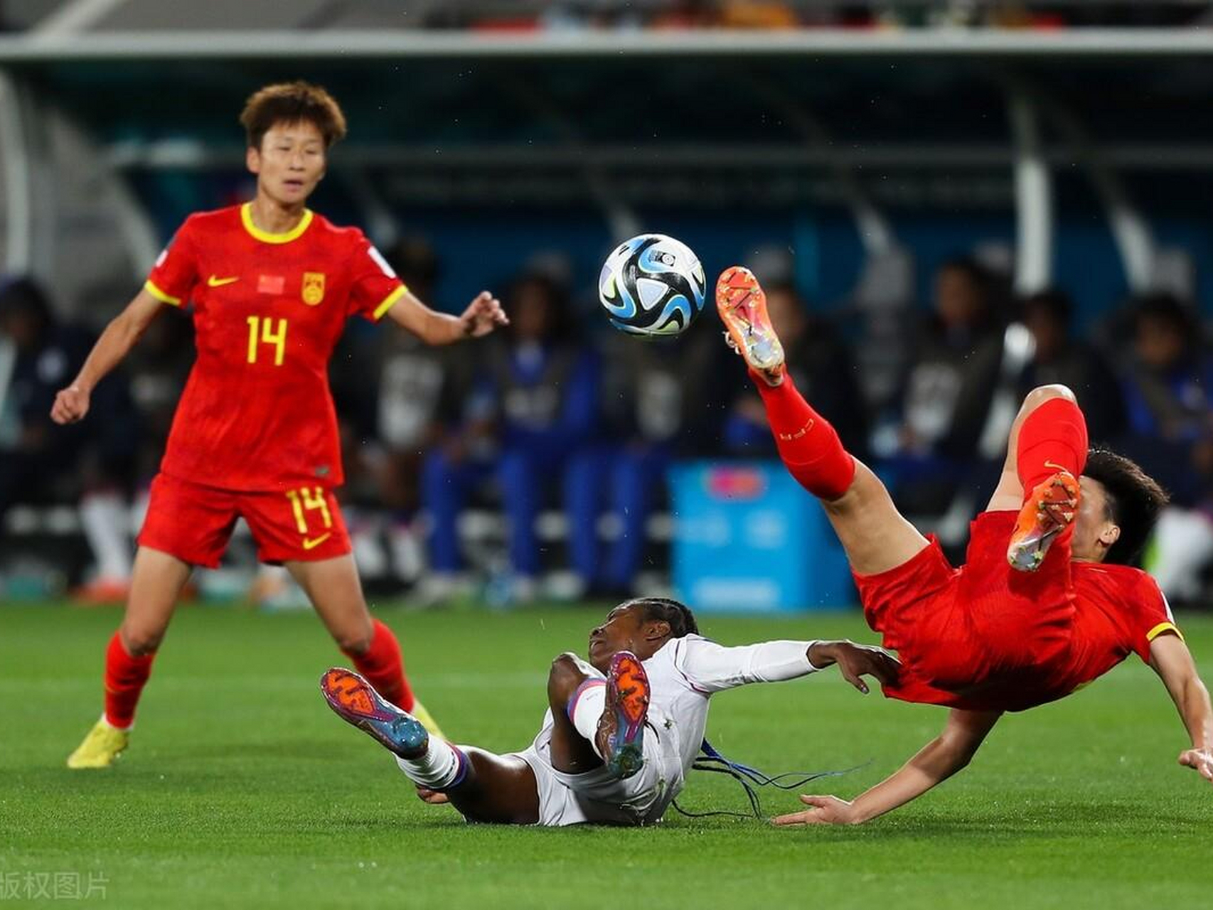 足球运动员在赛场上的说说