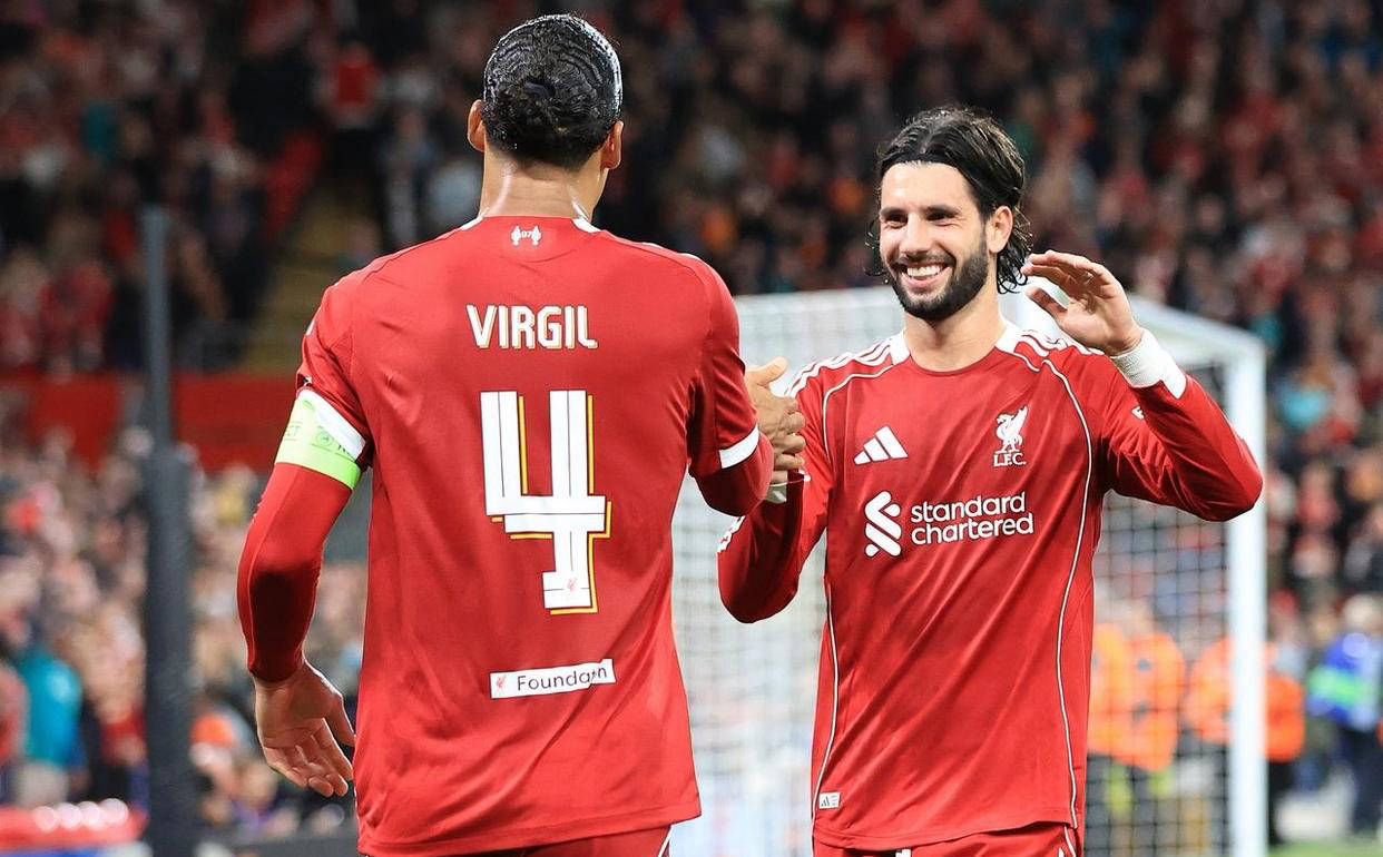 体育游戏-利物浦冲击联赛领先地位,不敌对手疯狂反扑是真的吗